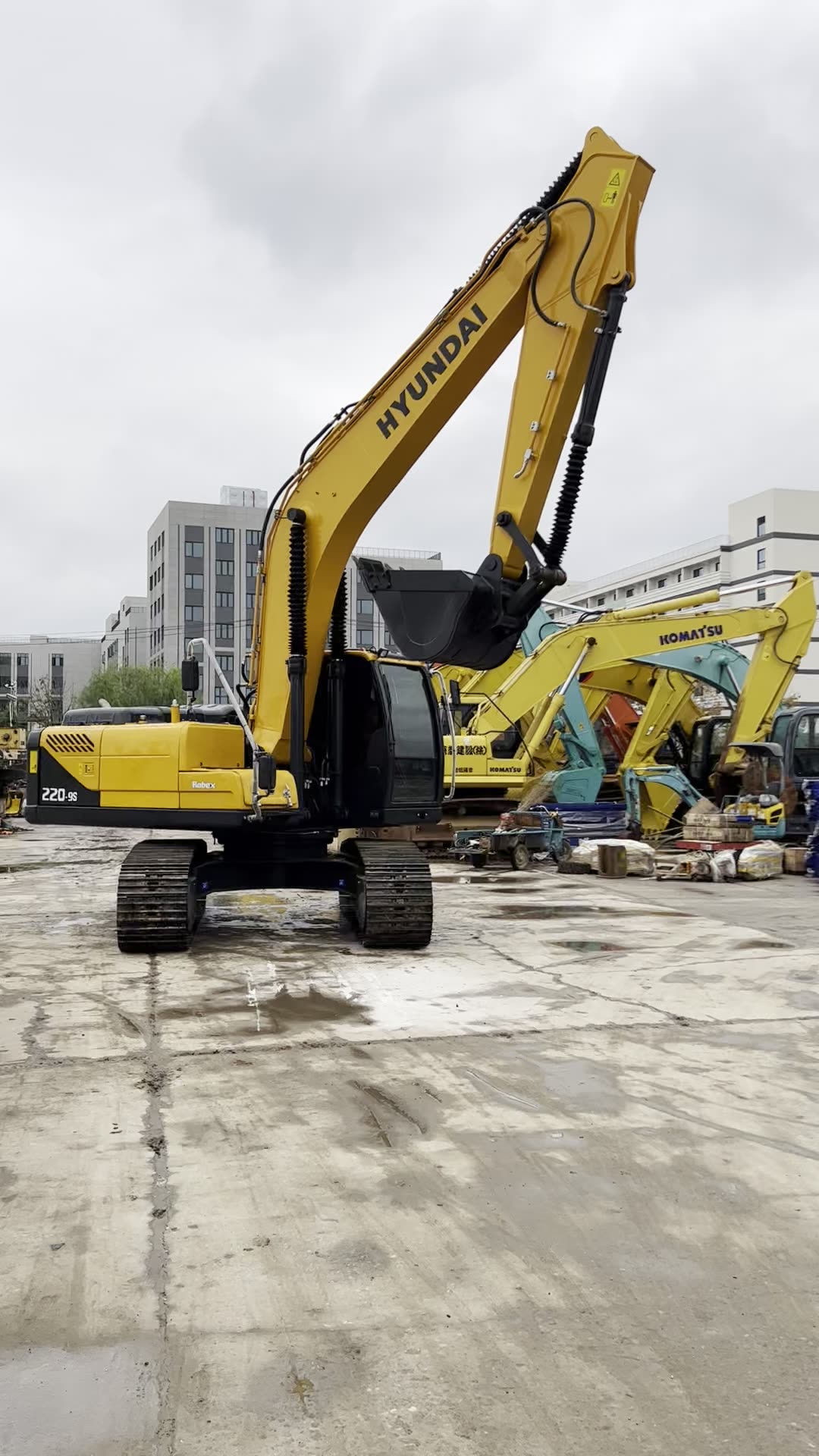 Second-hand Hyundai 220-9S Crawler Excavator