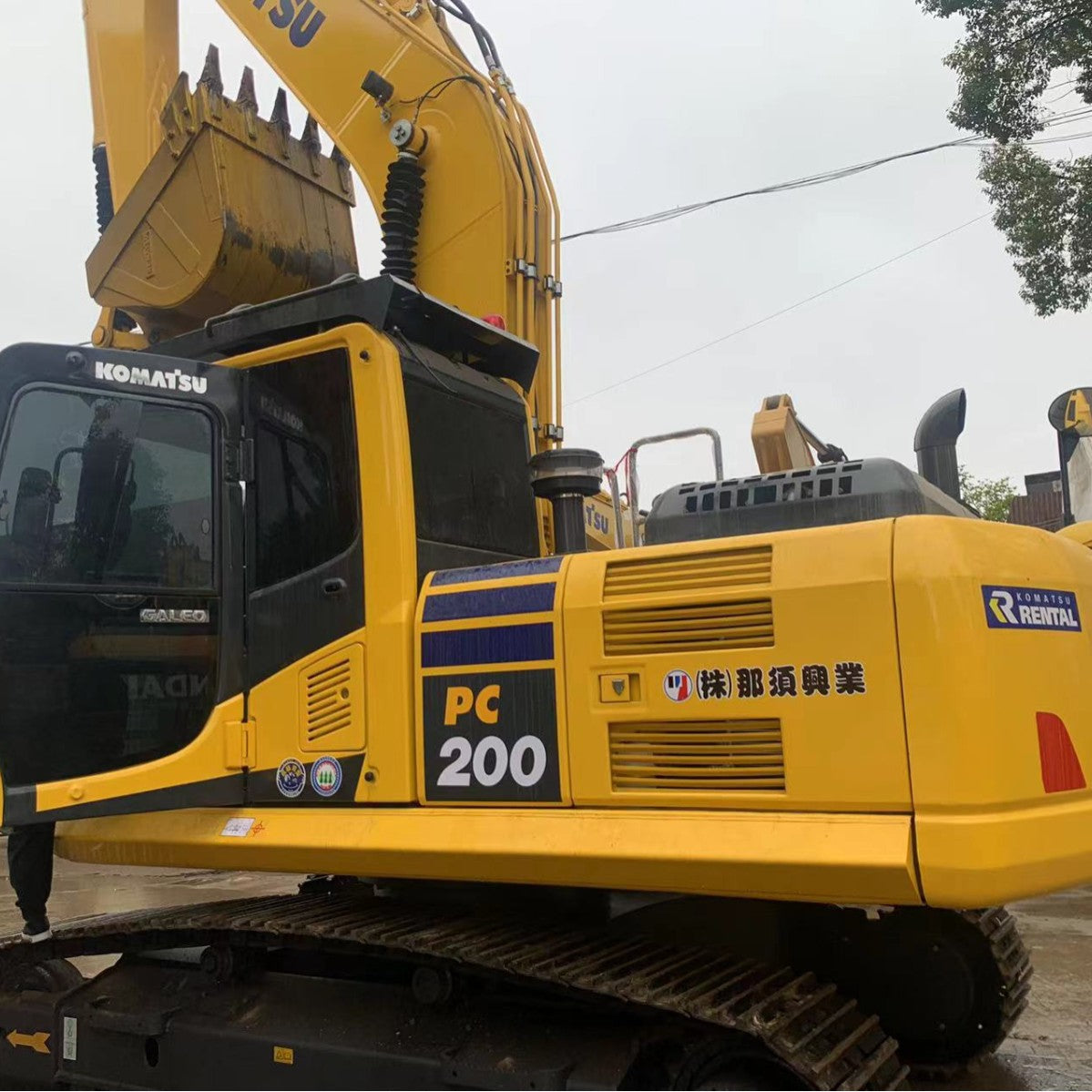 Komatsu 200/360 excavators, 90% new