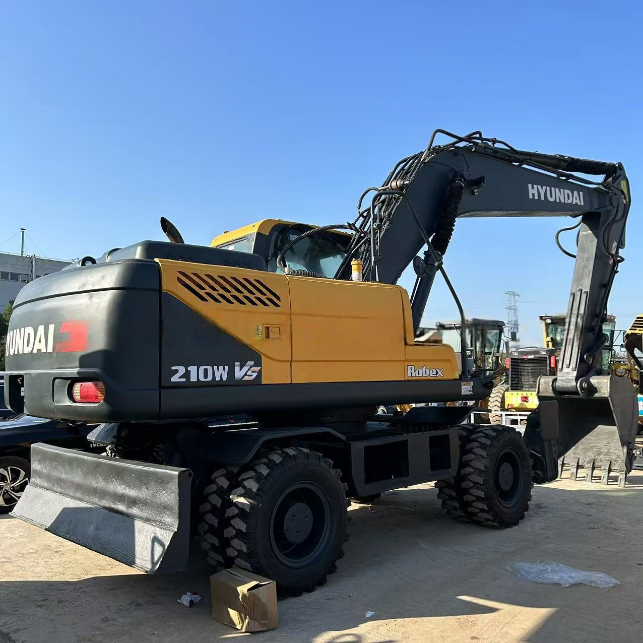 Second - hand HYUNDAI wheeled excavators, models R210W - 9/150
