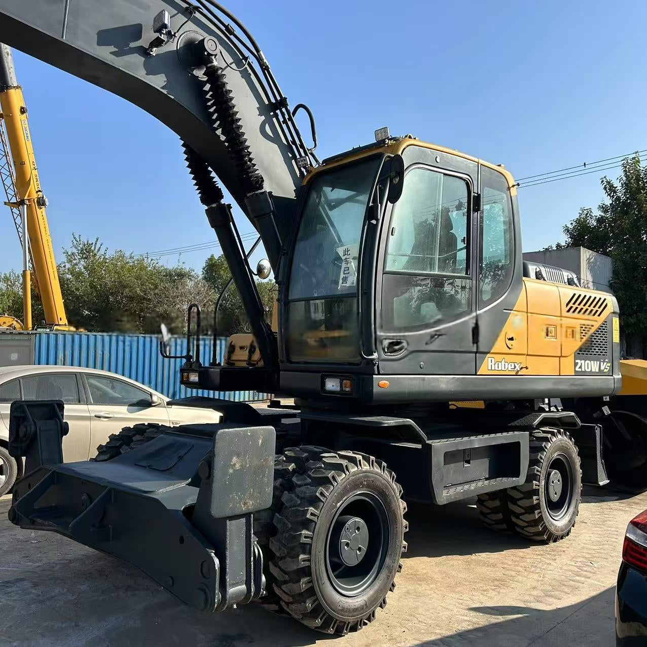 Second - hand HYUNDAI wheeled excavators, models R210W - 9/150