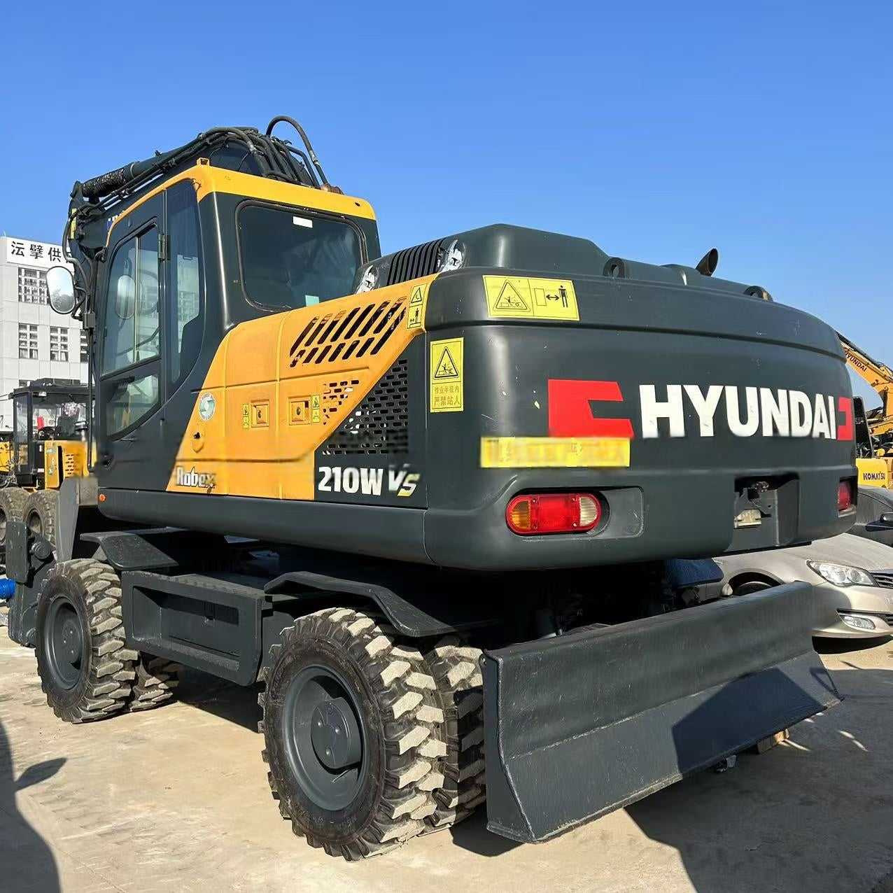 Second - hand HYUNDAI wheeled excavators, models R210W - 9/150