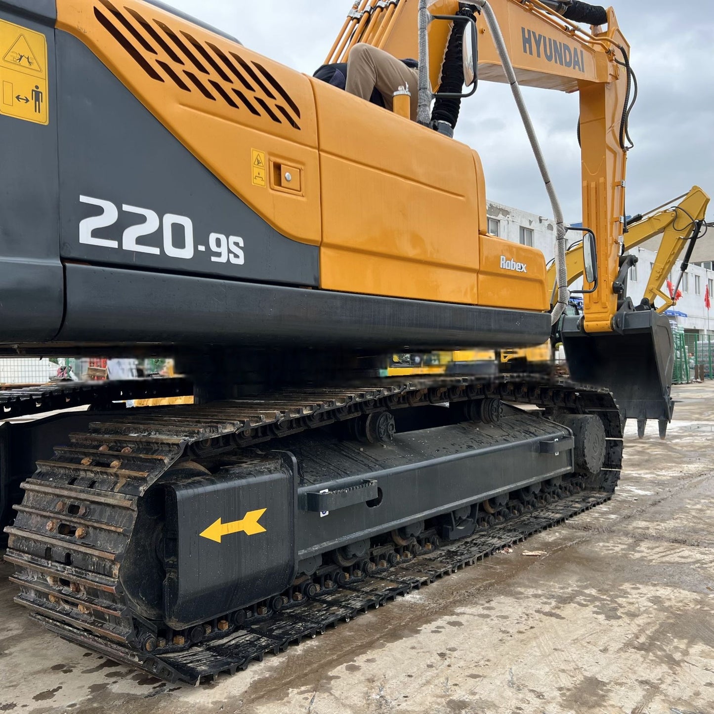 Second-hand Hyundai 220-9S Crawler Excavator