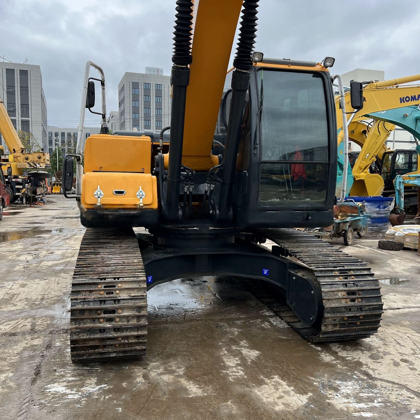 Second-hand Hyundai 220-9S Crawler Excavator
