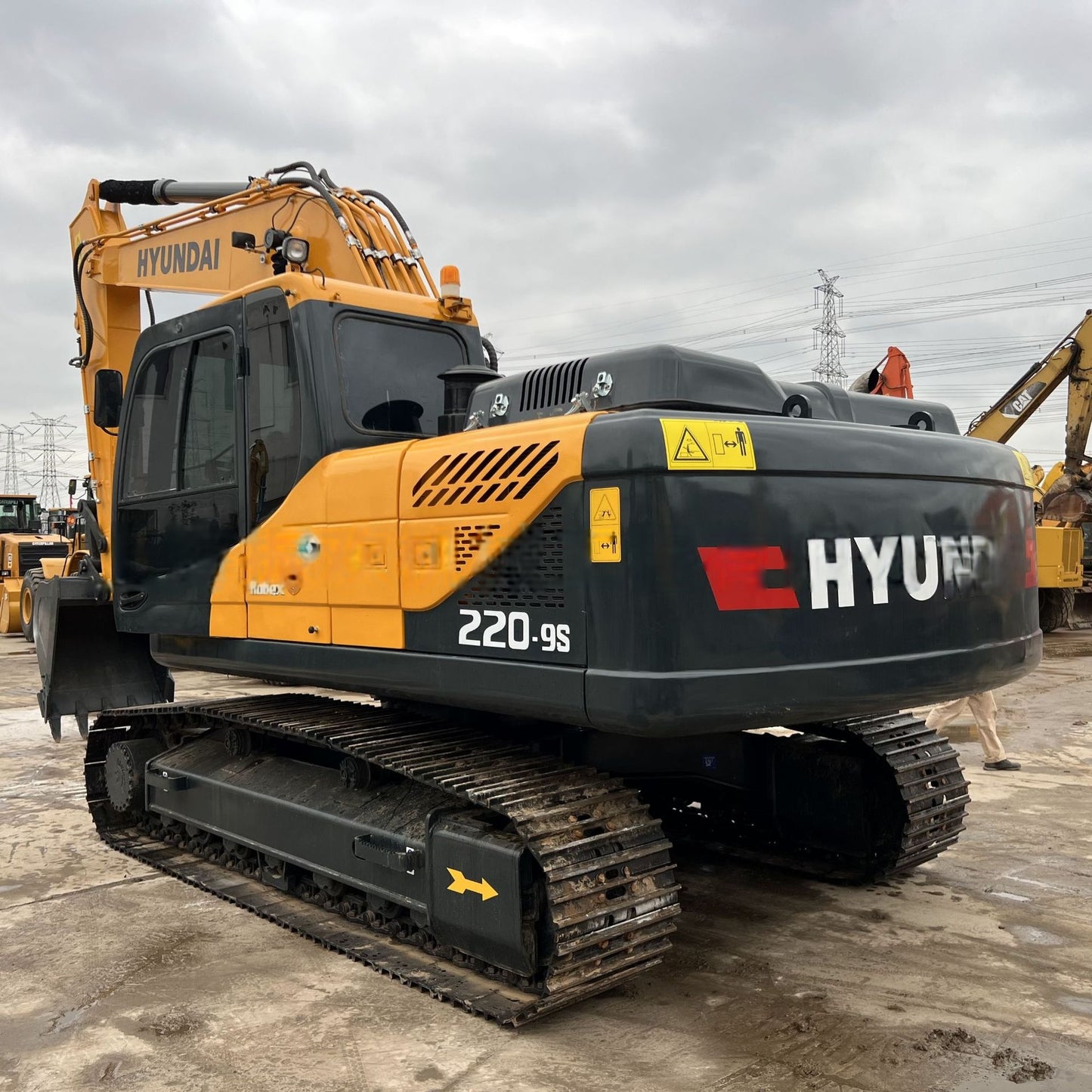 Second-hand Hyundai 220-9S Crawler Excavator