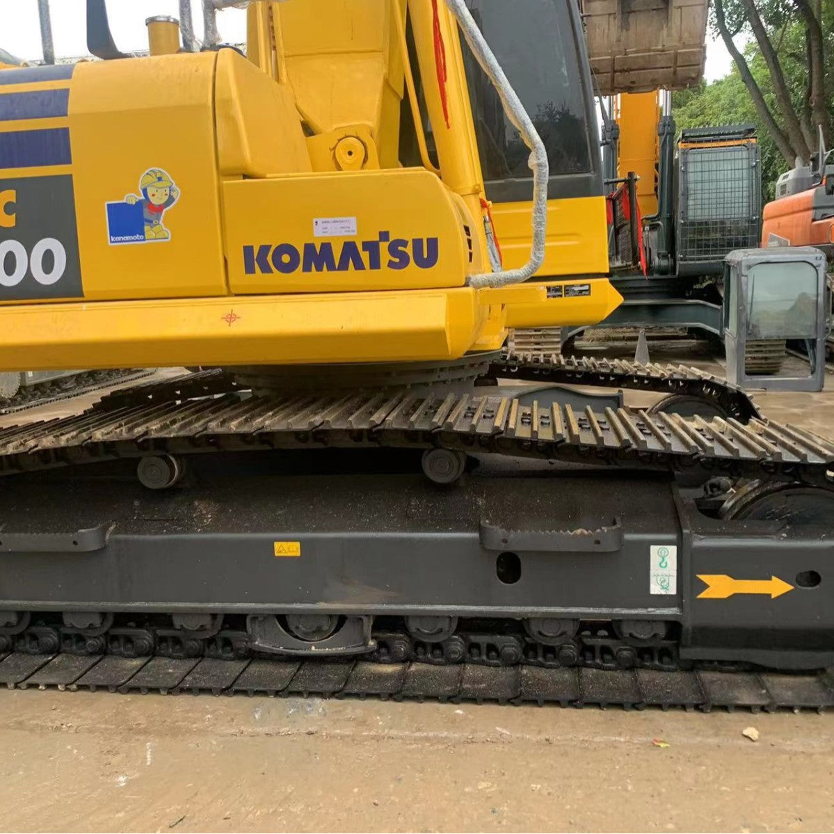 Komatsu 200/360 excavators, 90% new