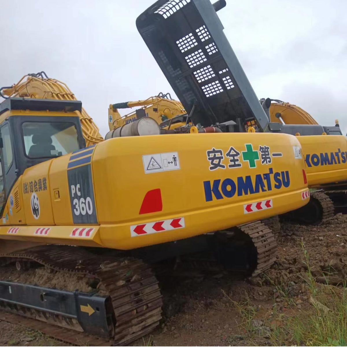 Komatsu 200/360 excavators, 90% new