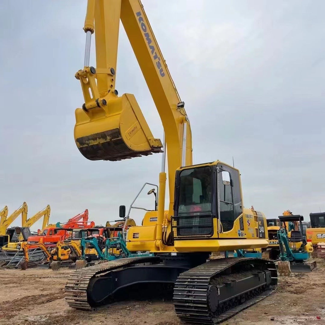 Komatsu 200/360 excavators, 90% new