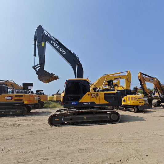Volvo EC240 excavator, a crawler-type large excavator for construction engineering sites.
