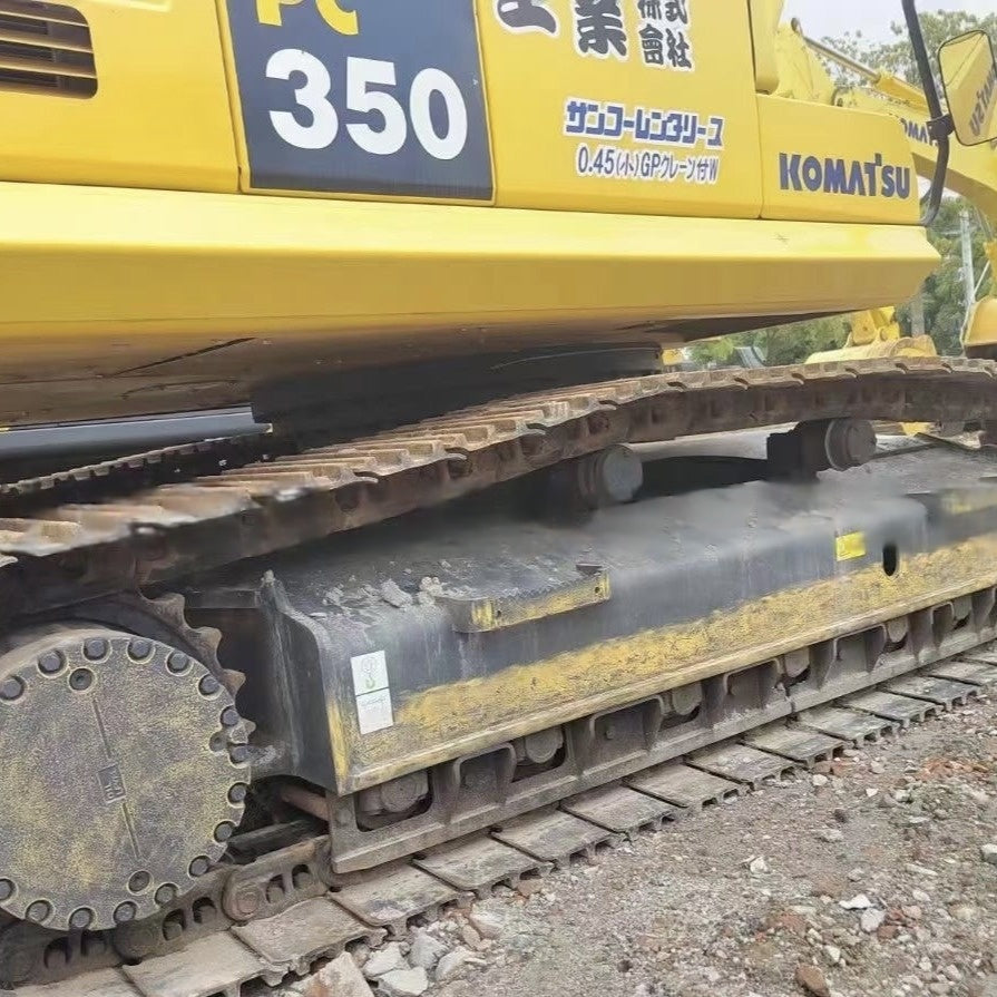 Second-hand large excavators, including Komatsu PC350, PC400, and PC450.