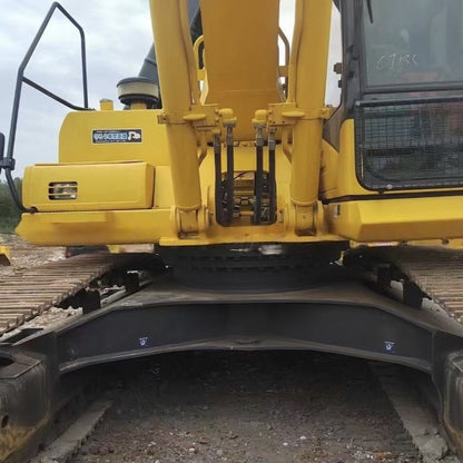 Second-hand large excavators, including Komatsu PC350, PC400, and PC450.