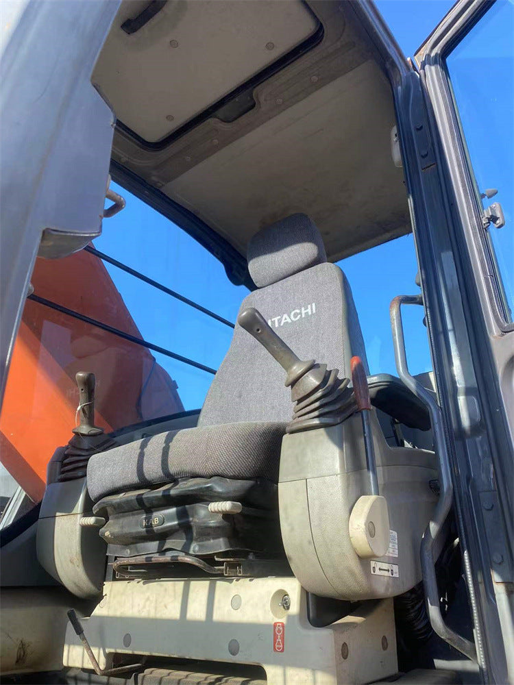 Japanese Hitachi ZX350 Crawler Excavator, A 35-ton Large Excavator